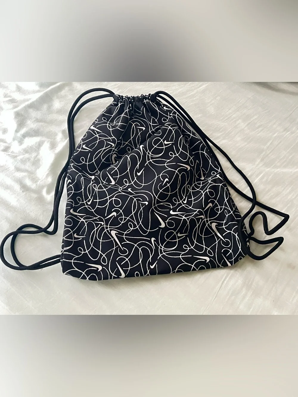 Nike Unisex Kid’s Black & White Scribble Drawstring Bag No Inner Pockets NWOT